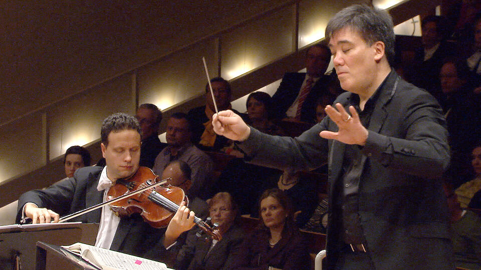 Alan Gilbert conducts landscape scenes by Mendelssohn and Nielsen