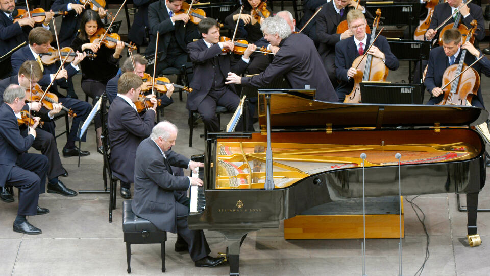 Simon Rattle und Daniel Barenboim beim Europakonzert aus Athen